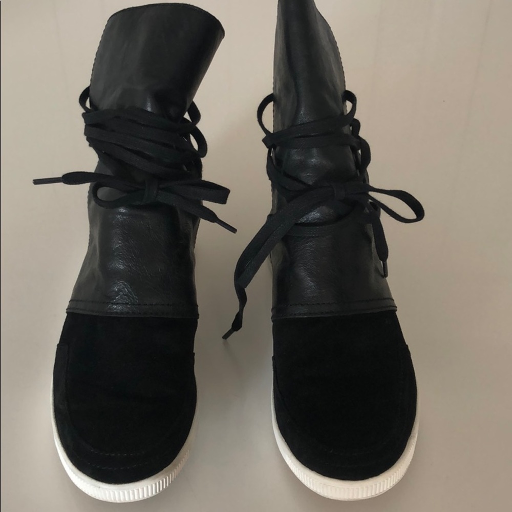 Banana Republic Montana Sneakers